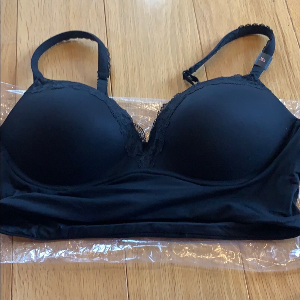 NWT Victoria’s Secret wireless bra